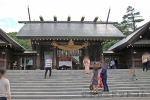 北海道神宮 御祭神と由緒に関する案内板の様子