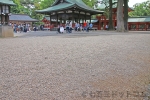 大宮氷川神社 敷地内に敷き詰められた砂利の様子