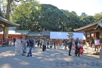 大宮氷川神社 多くの七五三ご家族で大変な賑わいを見せる玉垣内敷地の様子（その1）