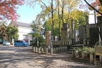 富岡八幡宮 駐車場とすぐ近くの横綱力士碑の様子