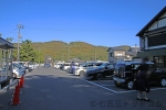 吉備津神社 境内正面入口付近、駐車場分岐道路の様子