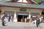 広島護國神社 境内前の分岐の植え込みの様子