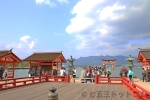 厳島神社 高舞台・平舞台と奥に見える大鳥居の様子