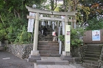 多摩川浅間神社 スロープと案内看板の様子