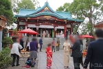 多摩川浅間神社 本殿とその前の広場の様子