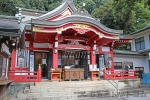 清瀬日枝神社・水天宮 犬張子の絵馬、大小掛けられている様子