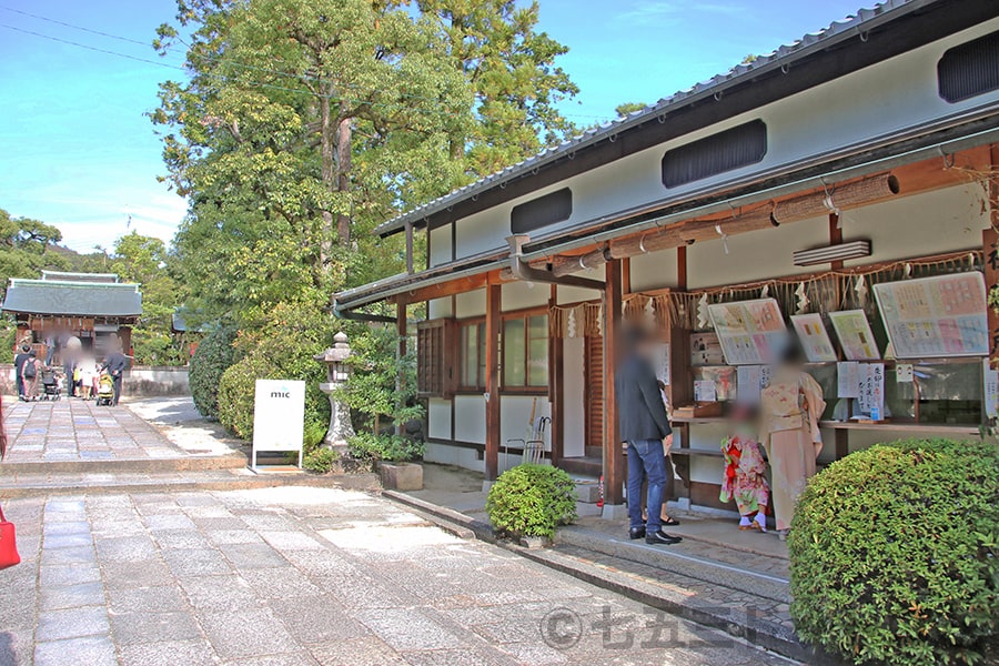 敷地神社（わら天神宮） 境内参道と社務所の様子