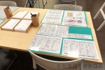 鹿島神宮 記入所の記入机上と申込用紙の様子