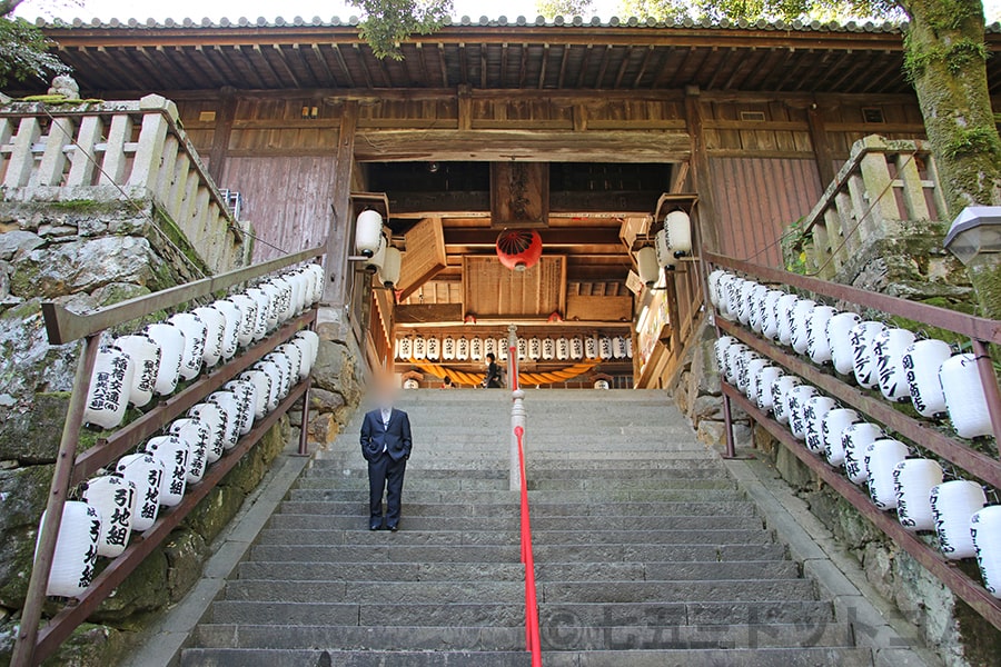 吉備津神社 北随神門を越えてつづく階段の様子